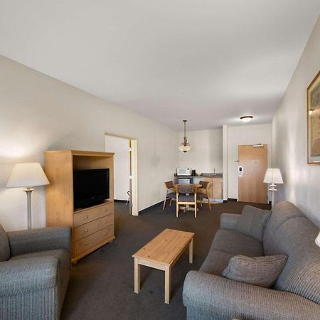 Rodeway Inn & Suites Tomahawk Екстериор снимка