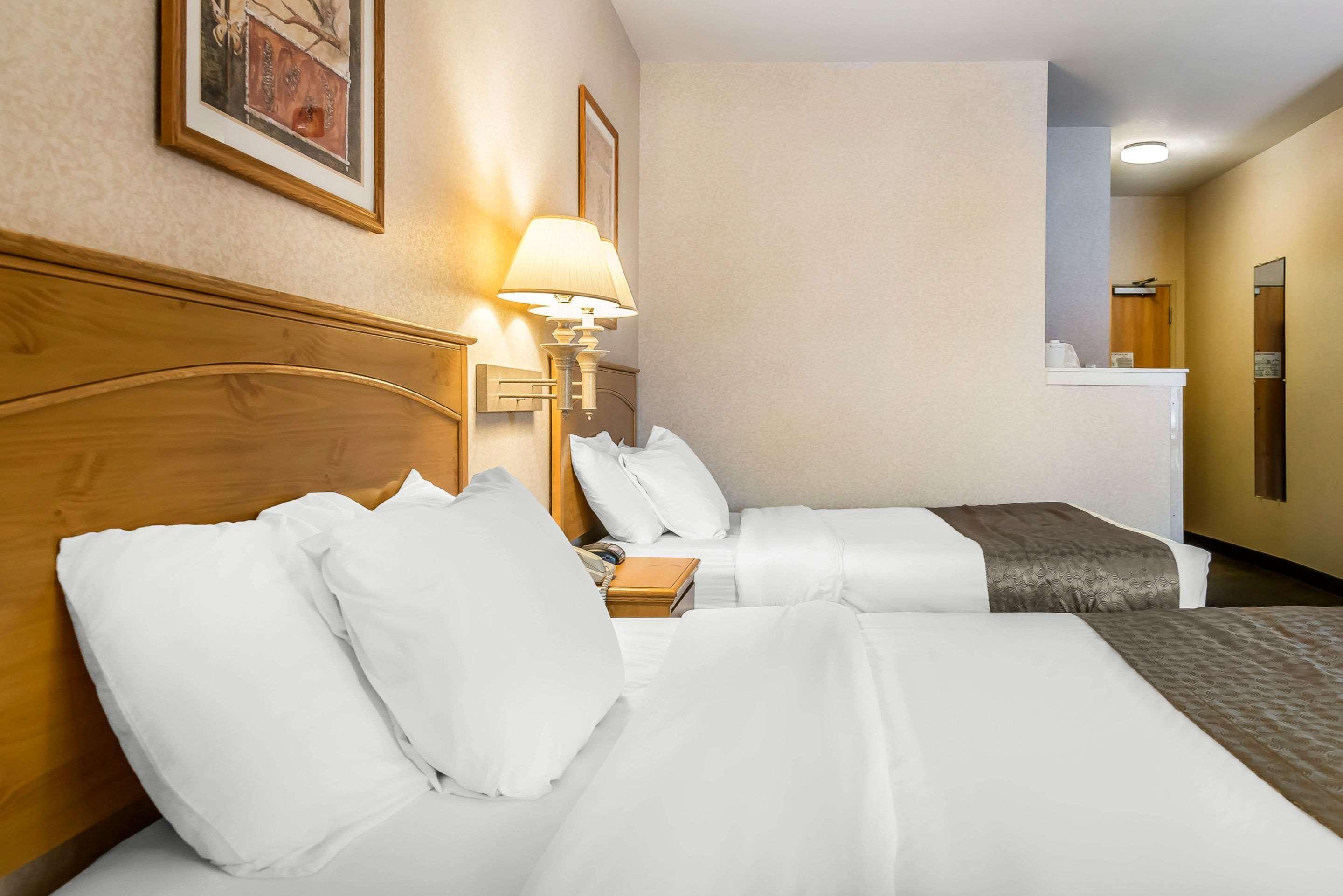 Rodeway Inn & Suites Tomahawk Екстериор снимка