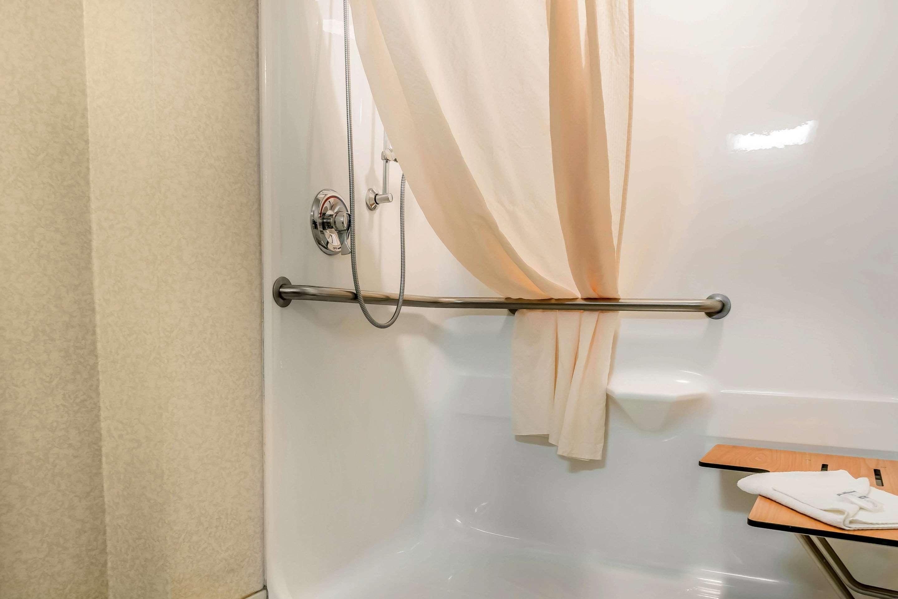 Rodeway Inn & Suites Tomahawk Екстериор снимка