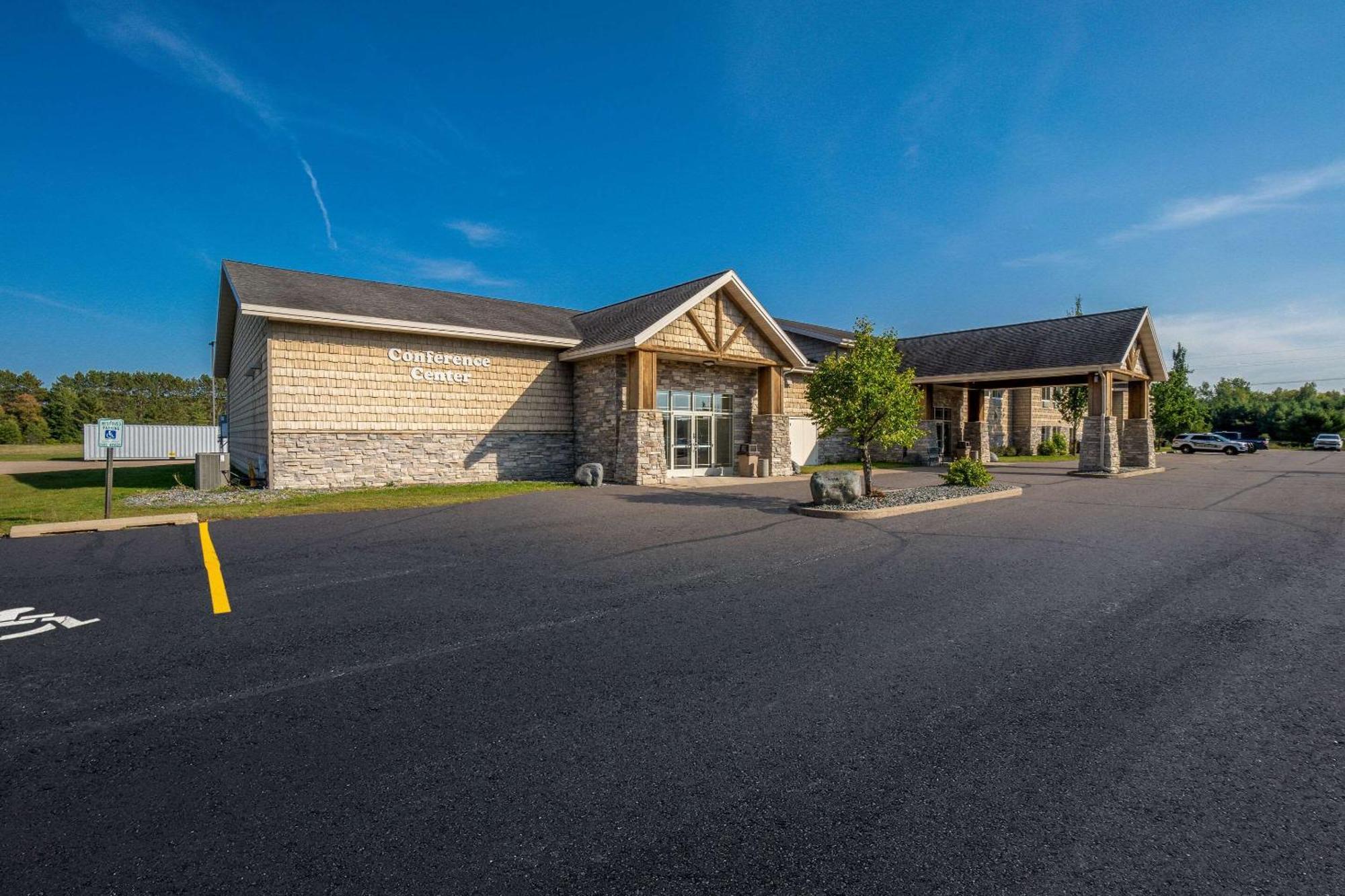 Rodeway Inn & Suites Tomahawk Екстериор снимка