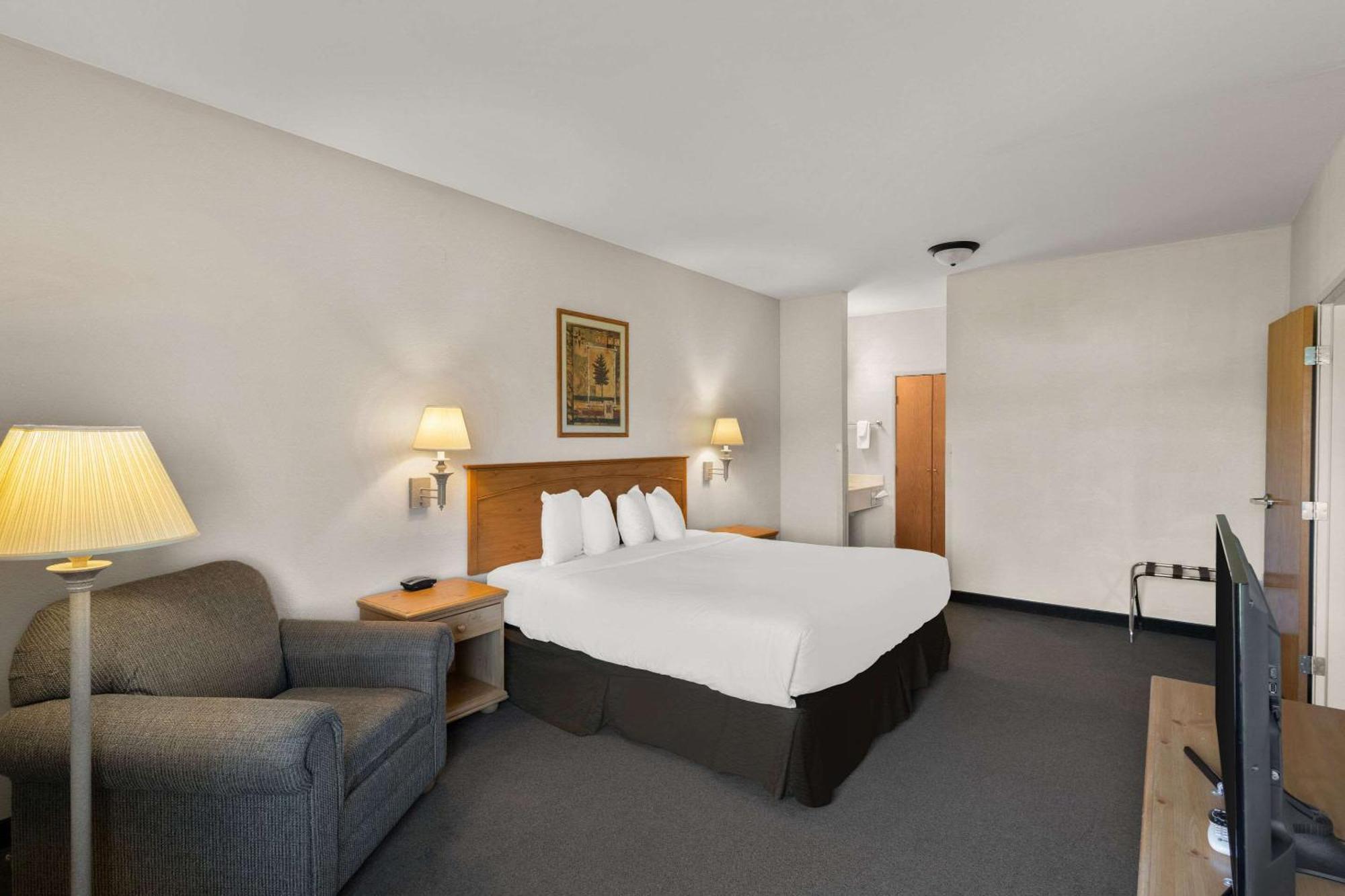 Rodeway Inn & Suites Tomahawk Екстериор снимка