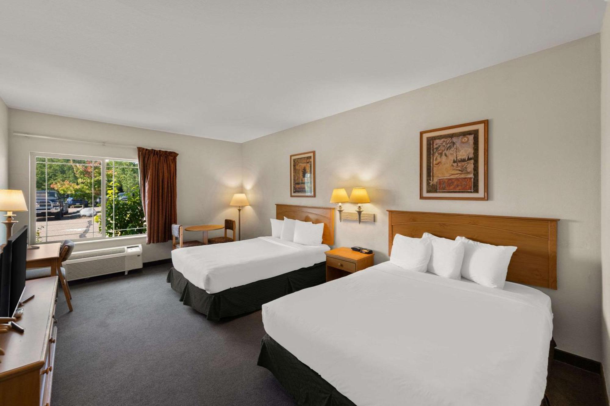 Rodeway Inn & Suites Tomahawk Екстериор снимка