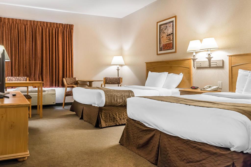 Rodeway Inn & Suites Tomahawk Екстериор снимка