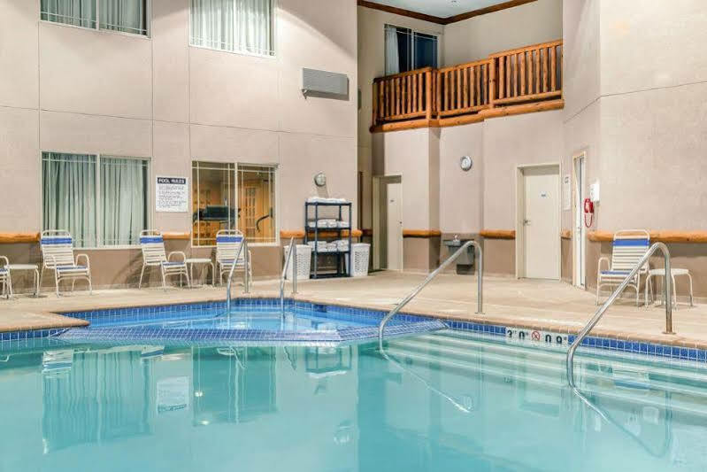 Rodeway Inn & Suites Tomahawk Екстериор снимка
